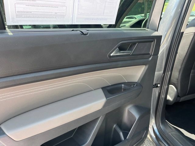 Used 2023 Volkswagen Atlas SE w/ Panoramic Sunroof Package FWD image 12
