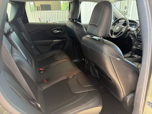 Used 2020 Jeep Cherokee Latitude Plus w/ Cold Weather Group AWD/4WD image 22
