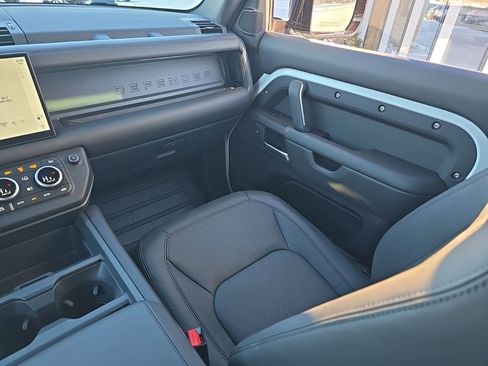 New 2025 Land Rover Defender 130 X-Dynamic SE AWD/4WD image 21