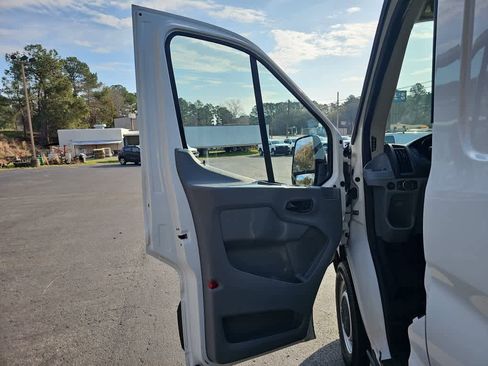 Used 2019 Ford Transit 250 148 Medium Roof image 15