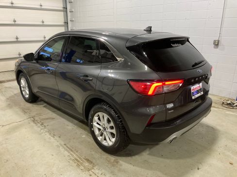 Used 2020 Ford Escape SE image 14