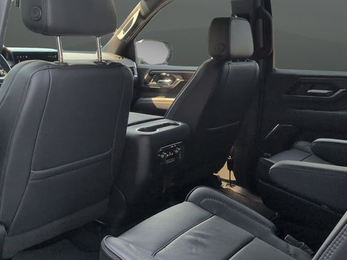 Used 2025 GMC Yukon XL Denali AWD/4WD image 21