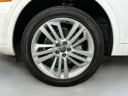 Used 2018 Audi Q5 Prestige w/ Premium Plus Package AWD/4WD image 39