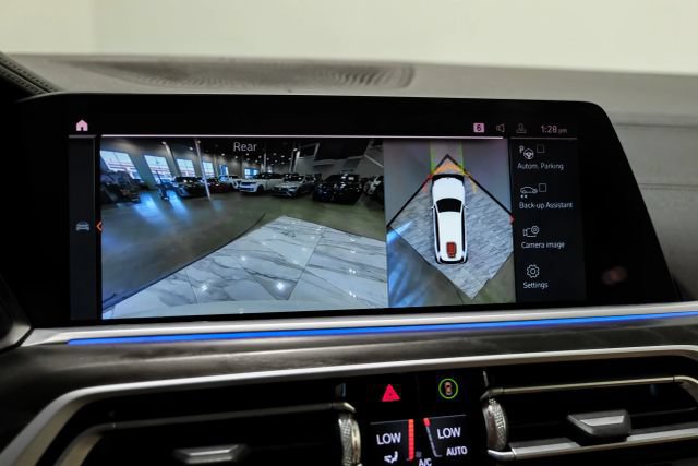 Used 2020 BMW X7 xDrive40i w/ Premium Package AWD/4WD image 23