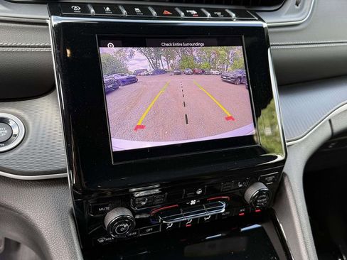 Used 2023 Jeep Grand Cherokee Altitude AWD/4WD image 30