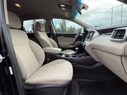 Used 2019 Kia Sorento FWD image 29