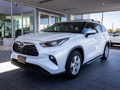 Used 2022 Toyota Highlander LE image 10