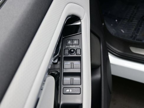 Used 2023 Land Rover Range Rover Evoque R-Dynamic S AWD/4WD image 10