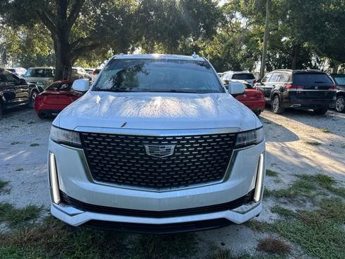 Used 2021 Cadillac Escalade Premium Luxury AWD/4WD image 17