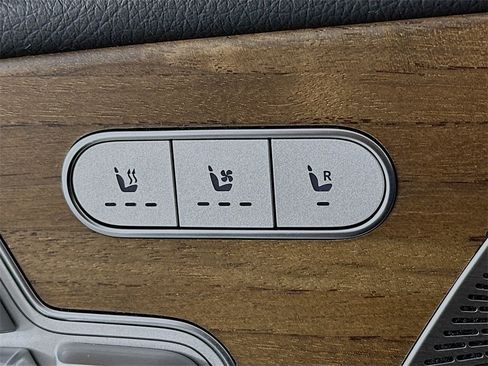 Used 2022 Mercedes-Benz GLS 450 4MATIC image 20