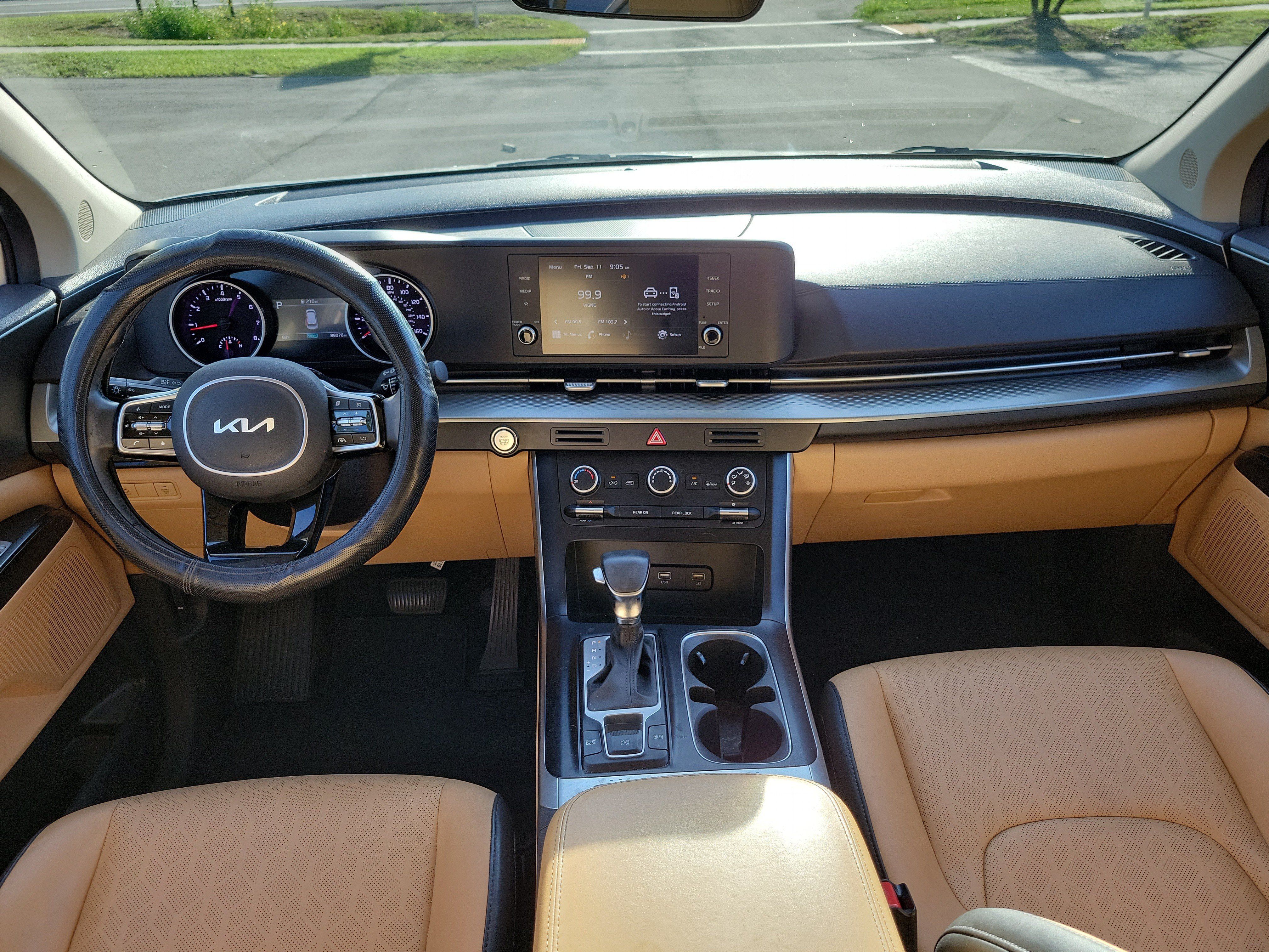 Used 2022 Kia Carnival LX FWD image 17