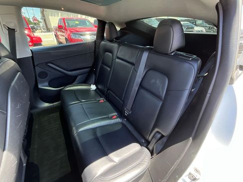 Used 2022 Tesla Model Y Long Range AWD/4WD image 20