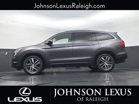 Used 2017 Honda Pilot Touring image 22