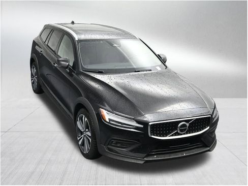 New 2026 Volvo V60 B5 Cross Country Plus AWD/4WD image 19