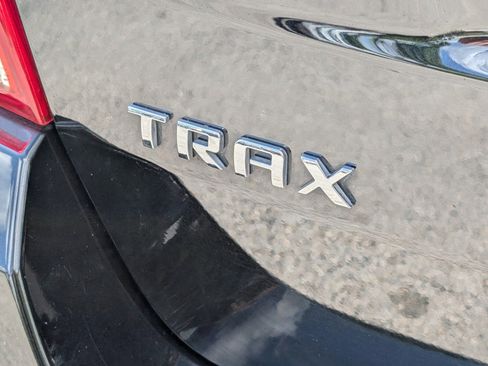 Used 2020 Chevrolet Trax LT w/ LT Convenience Package image 17