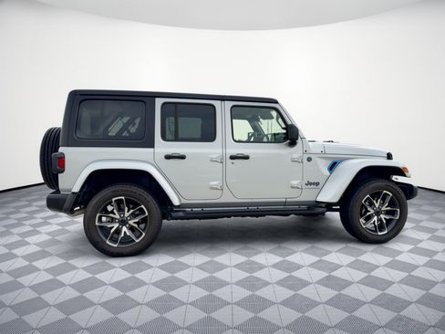 Used 2024 Jeep Wrangler Unlimited AWD/4WD image 8