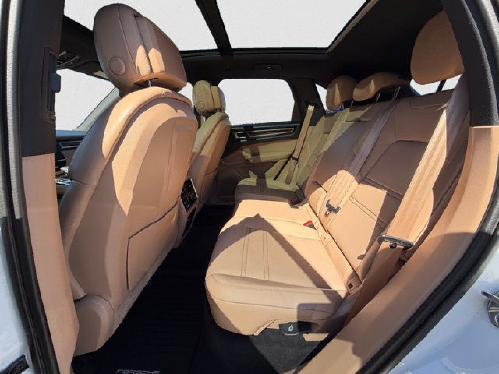Used 2022 Porsche Cayenne Platinum Edition AWD/4WD image 18
