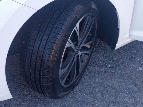 Used 2024 Volkswagen Jetta Sport image 9