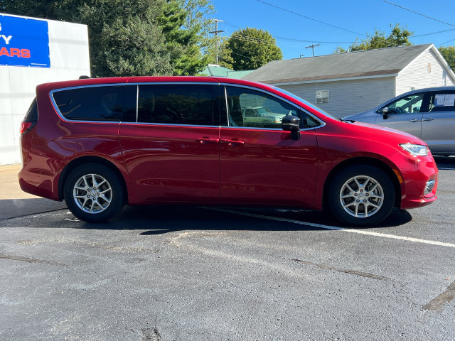 Used 2025 Chrysler Pacifica Select FWD image 50