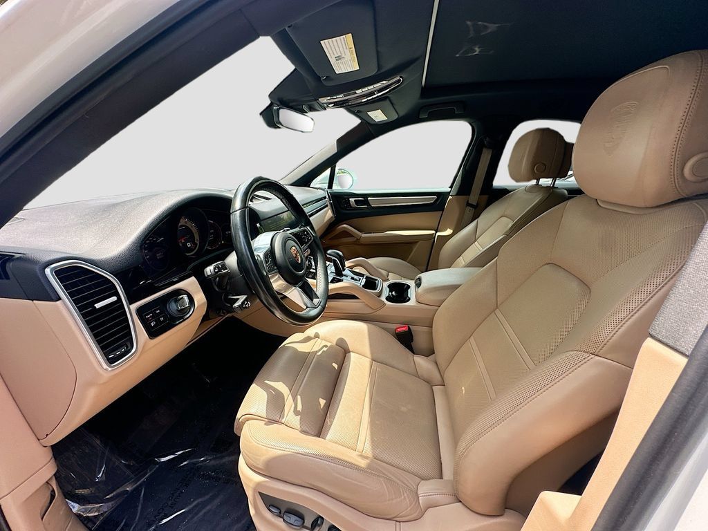 Used 2023 Porsche Cayenne Platinum Edition AWD/4WD image 22