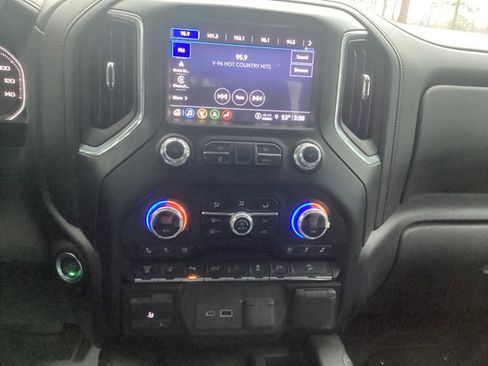 Used 2022 GMC Sierra 2500 AT4 w/ AT4 Premium Plus Package image 17