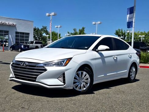 Used 2019 Hyundai Elantra SE w/ Cargo Package FWD image 3