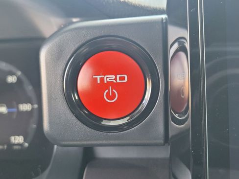 Used 2025 Toyota Tacoma TRD Off-Road w/ TRD Off Road Upgrade Package AWD/4WD image 27