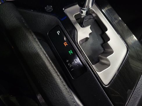 Used 2018 Toyota RAV4 Limited image 16