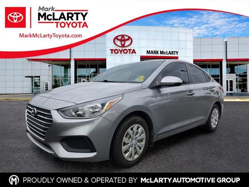 Used 2022 Hyundai Accent SE FWD image 1