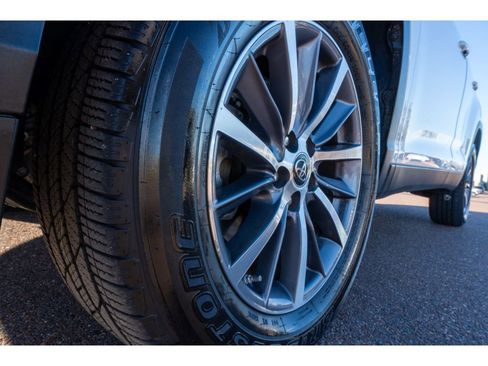 Used 2019 Toyota Highlander XLE image 9