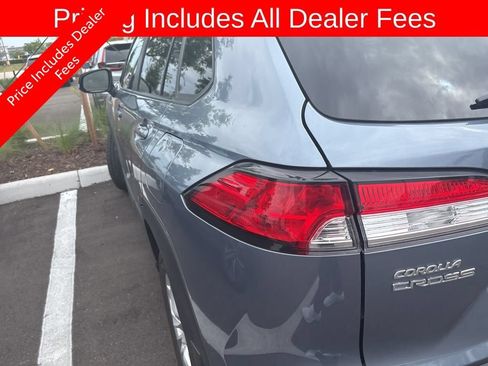 Used 2025 Toyota Corolla Cross LE FWD image 5