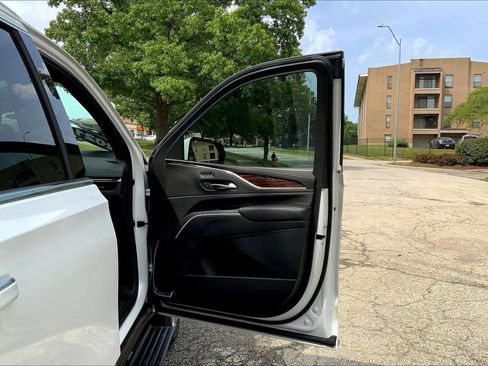 Used 2021 Cadillac Escalade ESV Premium Luxury w/ Driver Assist Tech Package AWD/4WD image 25