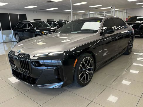 Used 2024 BMW 740i w/ Premium Package RWD image 9