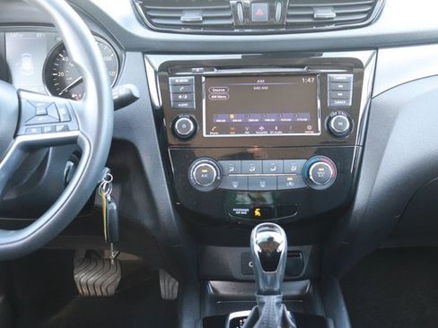 Used 2022 Nissan Rogue Sport S image 15