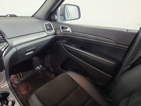 Used 2019 Jeep Grand Cherokee Laredo w/ Laredo X Package AWD/4WD image 28