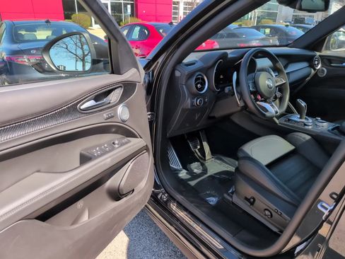 Used 2024 Alfa Romeo Stelvio Quadrifoglio AWD/4WD image 18