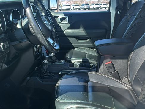 Used 2020 Jeep Wrangler Unlimited Sahara image 21