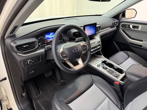 Used 2024 Ford Explorer XLT w/ Equipment Group 202A image 24
