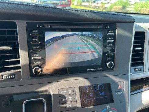Used 2020 Toyota Sienna XLE AWD/4WD image 11