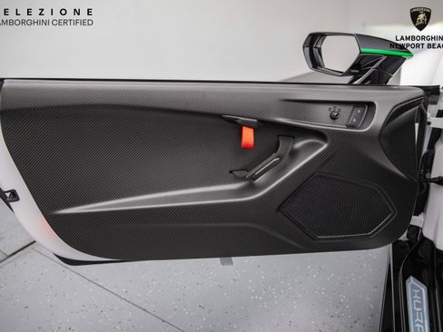 Used 2023 Lamborghini Huracan Tecnica image 37