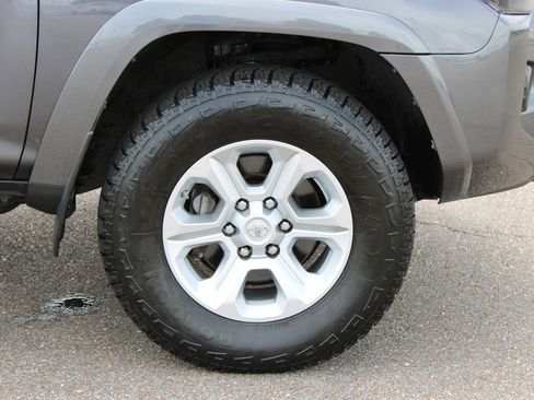 Used 2021 Toyota 4Runner SR5 AWD/4WD image 5