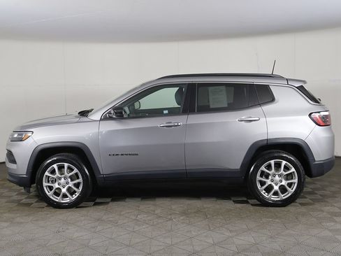 Used 2023 Jeep Compass Latitude AWD/4WD image 14