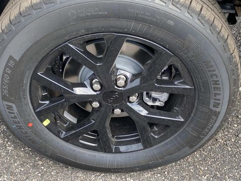 New 2026 Jeep Grand Cherokee Altitude image 6