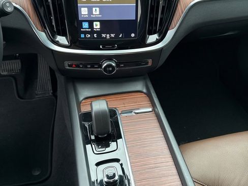 Used 2025 Volvo V60 B5 Cross Country Plus image 28