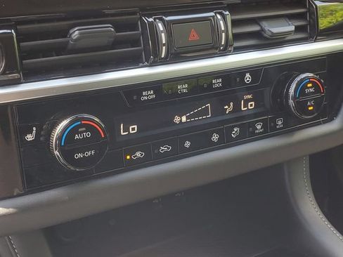 Used 2024 Nissan Pathfinder SL AWD/4WD image 21