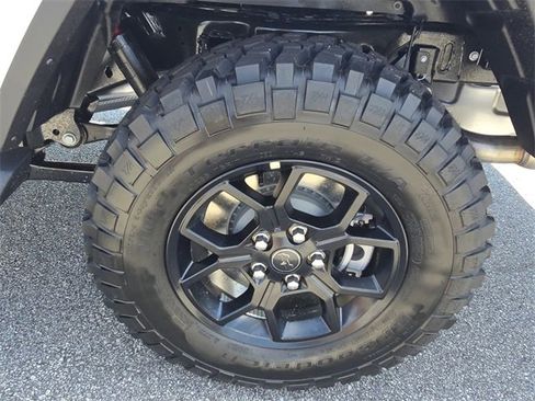 New 2025 Jeep Gladiator Sport image 7