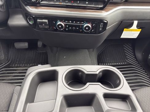 New 2026 GMC Sierra 1500 Elevation image 17