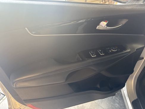 Used 2019 Kia Sorento L image 14