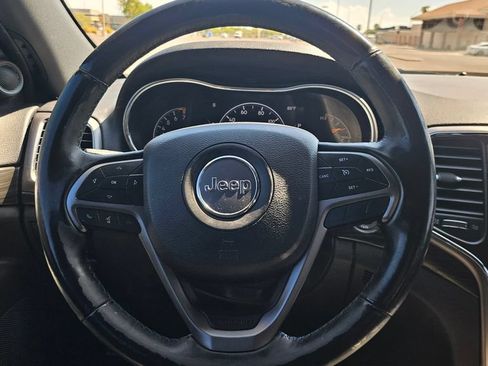 Used 2019 Jeep Grand Cherokee Laredo RWD image 31