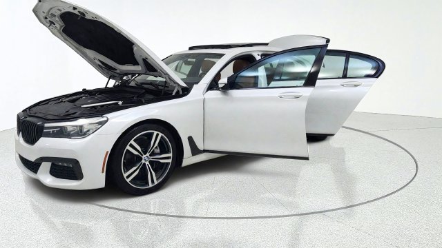 Used 2019 BMW 740i w/ M Sport Package RWD image 13